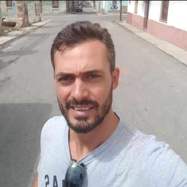 <em>Alex W.Jorge M. - 42 años</em>